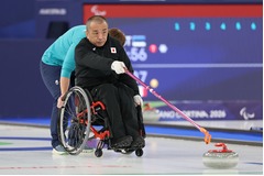 ストーンを放つ中島