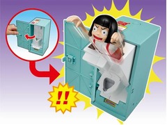 飛び出す「トイレの花子さん」、あけてドッキリのパーティーゲーム。