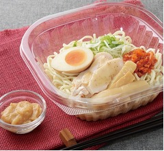 ローソンが天下一品監修「冷やしこってりラーメン」、後入れ&ldquo;こってりジュレ&rdquo;開発