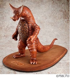 25万円の本革怪獣フィギュア、職人ハンドメイドの「ゴモラ」再び。