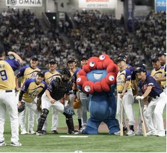 「サントリー ドリームマッチ」史上初の引き分けに、ミャクミャク始球式など大盛り上がり