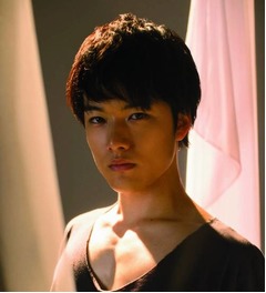 入江甚儀がフルヌードに挑戦、最新写真集で肉体美を大胆に披露。