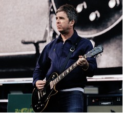 オアシス&ldquo;再結成ツアー&rdquo;後も活動続ける可能性、バンド初期から担当の写真家が語る