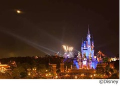 美しきTDRスーパームーン写真、シンデレラ城＆花火と満月が一体に。