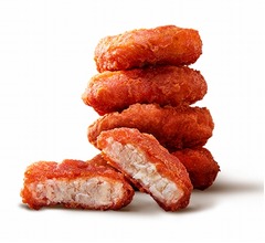 恒例の真っ赤な「スパイシーチキンマックナゲット」、期間限定の新ソース2種も登場