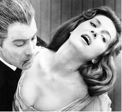 &ldquo;ハマーホラー映画のヒロイン&rdquo;死去