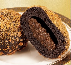 ゴディバ&times;ローソン新作はまさかの&ldquo;カレーパン&rdquo;