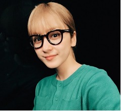 &ldquo;金髪&times;黒縁メガネ&rdquo;の平祐奈に反響「とっても素敵」「超可愛い」