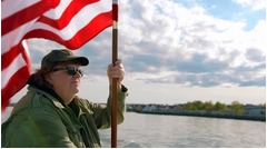 「マイケル・ムーアの世界侵略のススメ」予告編解禁、世界9か国へ出撃。