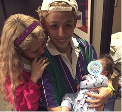 赤ちゃん抱くぺこ＆りゅうちぇるに「親子みたい」