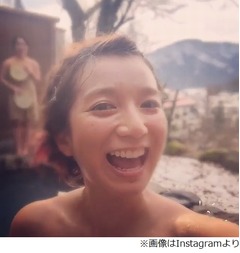 芹那がセクシー入浴動画公開も&hellip;「後ろ後ろｗｗｗ」「後ろの人が&hellip;」。