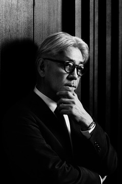 がん療養の坂本龍一が仕事復帰、終戦70年に山田洋次監督と初タッグ。