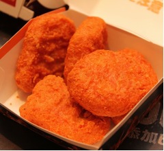 &ldquo;赤い&rdquo;マックナゲット、35年目で初の新味誕生