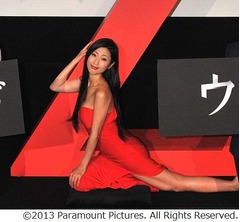 壇蜜がしなやか&ldquo;Z開脚&rdquo;披露、「ワールド・ウォー Z」最速上映会。