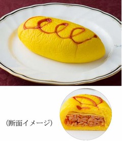 本物そっくりのオムライスパン、ケチャップライスと薄焼き卵を包む。
