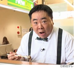 塚地武雅、超有名駅弁「牛肉どまん中」手掛ける有名店の&ldquo;米沢牛駅そば&rdquo;に舌鼓