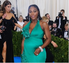 セリーナ・ウィリアムズの第1子性別、姉がポロリ