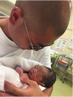 あばれる君に第1子男児が誕生「顔は自分にそっくりであります」。