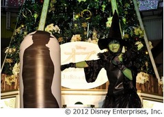 最初で最後&ldquo;緑のしずちゃん&rdquo;、オズの敵・緑の魔女に扮しご満悦。