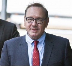 ホテルやAirbnbを転々&hellip;ケヴィン・スペイシーが自宅失う「文字通り家がない」