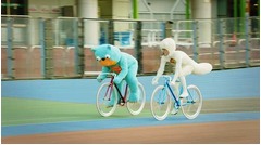 虫（なだぎ武）VSムッシュ熊雄、エステー看板キャラ巡る熱き戦い。