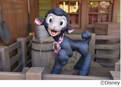 TDLでこひつじのダニーを発見、愛くるしい笑顔ふりまき可愛がられる。