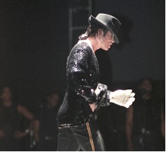 マイケル・ジャクソン、&ldquo;外見や整形に執着&rdquo;の背景に父親から受けた侮辱