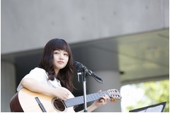 藤原さくらのフリーLIVE大盛況、月9「ラヴソング」主題歌など披露。