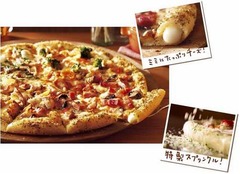 海外ドミノで人気のピザ上陸、ミミにモッツァレラチーズ包み込む。