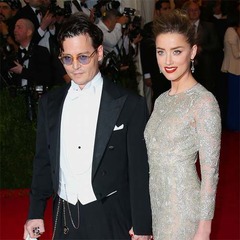 所有の島でデップ大晦日結婚か、親しい友人たちにパーティー招待状。