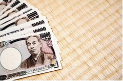 22〜34歳の平均貯蓄は338万円、貯蓄額の分布は「50万円未満」が最多。