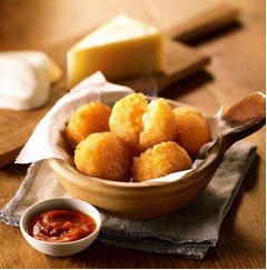 マックが丸いほくほくポテト、新開発のアラビアータソースと一緒に。