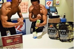 ひと味違う？ 人力&ldquo;マチョ氷&rdquo;、素人にはお勧めしないプロテイン味も。