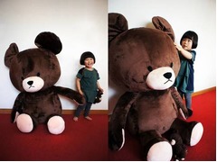 くまのがっこう巨大ぬいぐるみ、通常サイズの約15倍以上のデカさ。