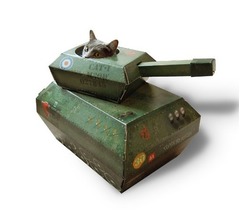 &ldquo;ネコ用の戦車&rdquo;などダンボールグッズが人気