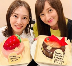 北川景子、&ldquo;大きなイチゴ&rdquo;のバースデーケーキにニッコリ