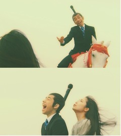 ちょんまげ織田信成が女性誘う、白いポニーにまたがり「乗ってかない？」。