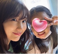 安めぐみ、5年ぶりの沖縄満喫&ldquo;母娘ショット&rdquo;