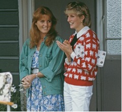 故ダイアナ妃の&ldquo;黒羊&rdquo;セーター、セーター最高額1億6000万円で落札