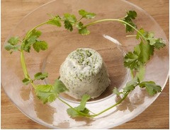 パクチー好きにパクチープリン、老舗ベトナム料理店が春の新メニュー。