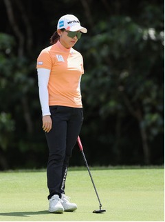 肩を落とす永井　女子ゴルフ