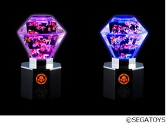 自宅に「アートアクアリウム」、金魚が泳ぐ幻想的な18面体特殊水槽。