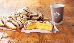 ローソンがイースタードーナツ、割ると中には卵イメージのカスタード。