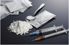 結婚式当日に新婦が覚せい剤、「早起きできない」ことを恐れ手を出す。