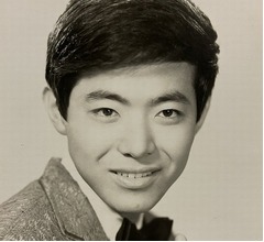 &ldquo;青春路線時代&rdquo;若かりし頃の美川憲一に反響「変わったかしら？笑」