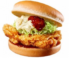 ロッテリアがボリューム感ある「若鶏のチキン南蛮タルタルバーガー」。