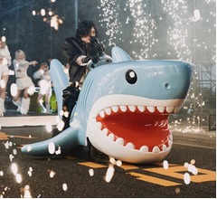 紅白歌合戦&ldquo;サメに乗る米津玄師&rdquo;にHANA驚いた「生だよ！？ 本当にサメに乗ってる！」