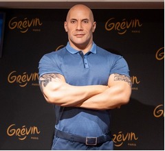 ロック様の蝋人形「白すぎる」と散々な評判、本人が改善申し入れ