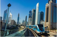 バスや電車乗るとお金もらえる、ドバイで車の使用抑制キャンペーン。