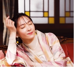 新垣結衣、目を閉じてうっとり&hellip;明治の新商品に「不思議。新しいです。初めての感覚」